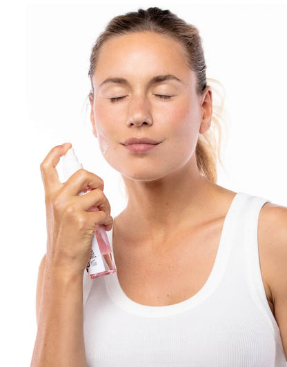 𝗚𝗮𝗿𝗻𝗶𝗲𝗿 Rose Soothing Cleansing Milk Rose Water 200 ML