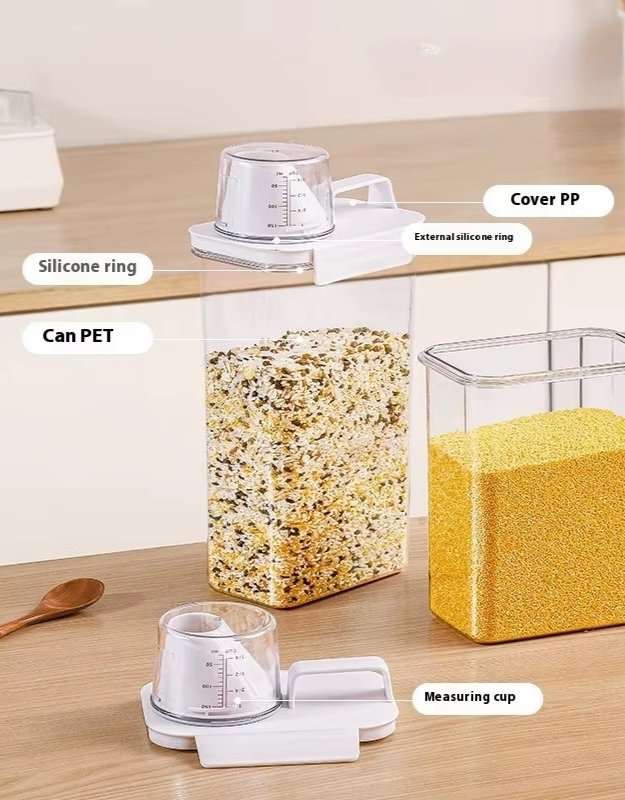 Containers with popcorn and measuring cups on a wooden surface. Food storage container showing parts including silicone ring, PET can body, cover, and measuring cup.