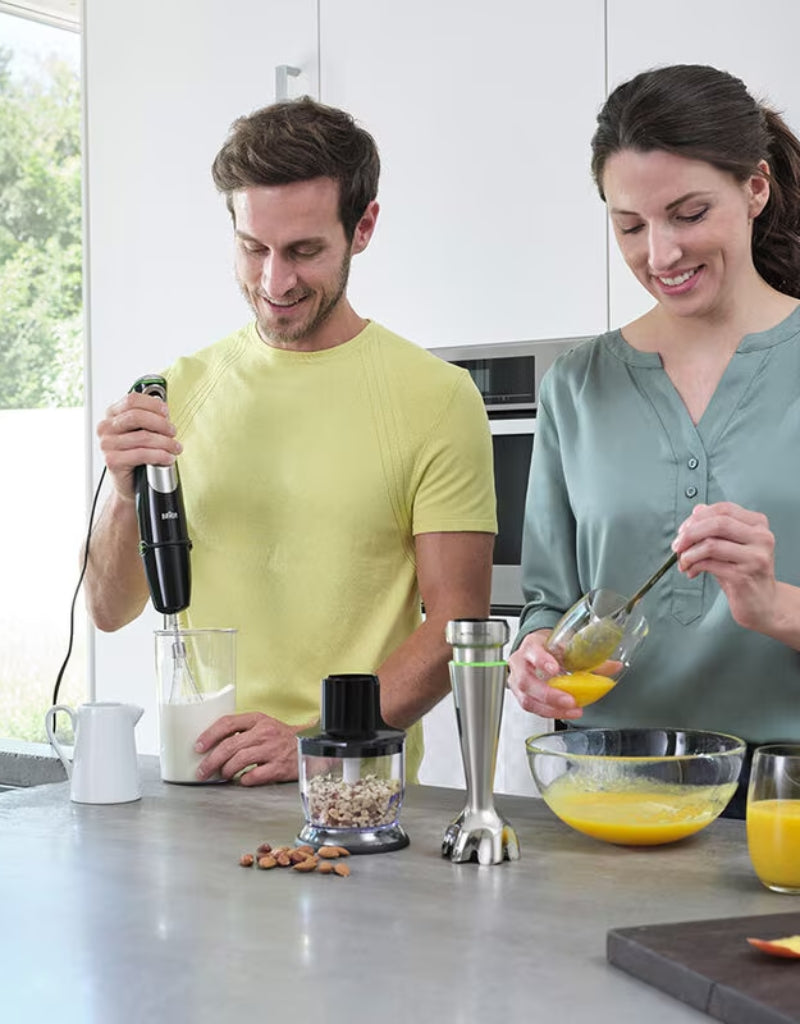 Couple cooking and blending ingredients with Braun Multiquick 9 Hand Blender