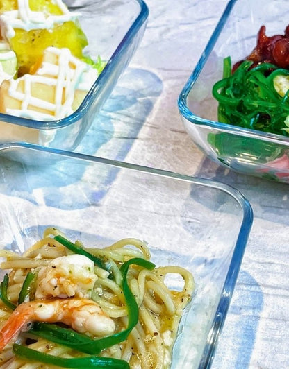 Fenix glass casserole with dustproof lid, used for storing fresh fruit salad with berries