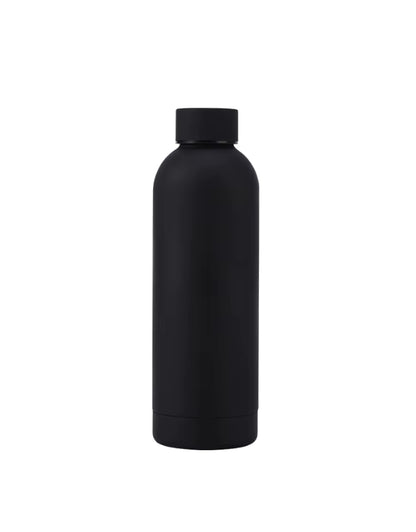 Matte stainless steel water bottle 750ml in black, sleek reusable hydration bottle