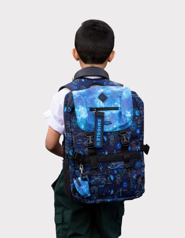 A child wearing the Smiggle blue space backpack
